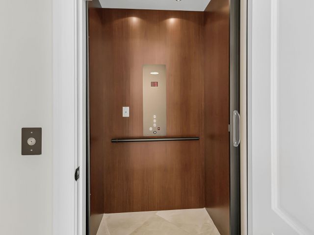 Продажа дома по адресу 838 NE 70th Street - фото 6599089