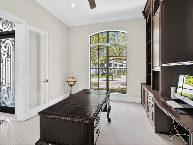 Продажа дома по адресу 838 NE 70th Street - фото 6599090