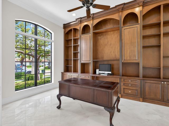 Продажа дома по адресу 838 NE 70th Street - фото 6599091