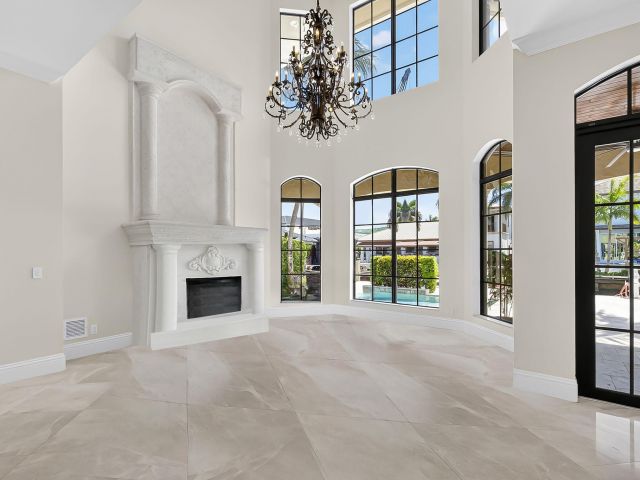 Продажа дома по адресу 838 NE 70th Street - фото 6599093