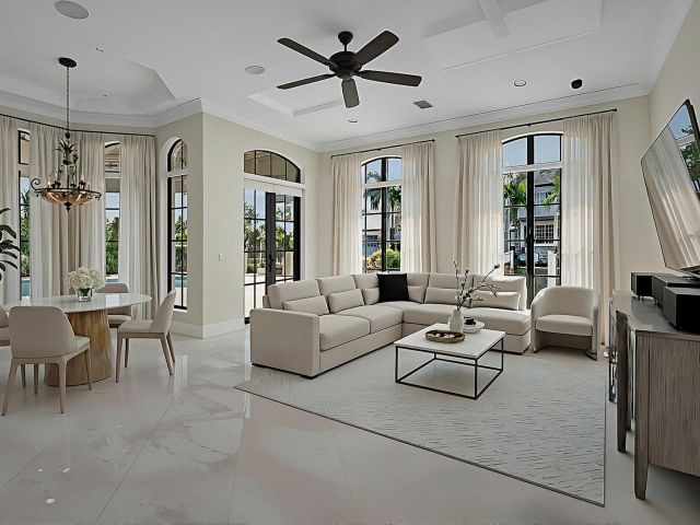 Продажа дома по адресу 838 NE 70th Street - фото 6599095