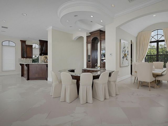 Продажа дома по адресу 838 NE 70th Street - фото 6599096