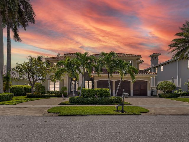 Продажа дома по адресу 838 NE 70th Street - фото 6599101