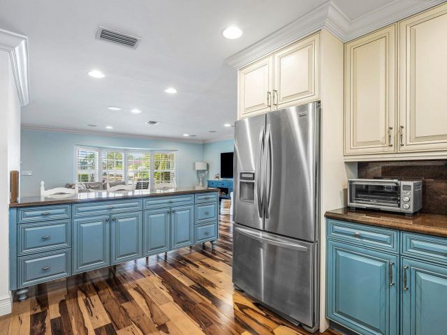 Дом в аренду по адресу 899 Barcelona Drive - фото 6593649