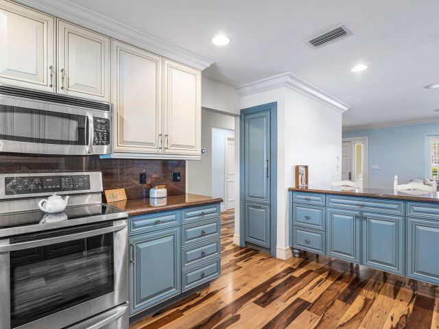 Дом в аренду по адресу 899 Barcelona Drive - фото 6593650