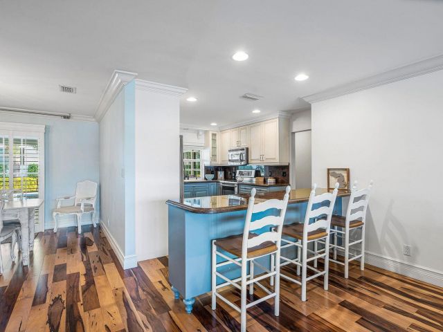 Дом в аренду по адресу 899 Barcelona Drive - фото 6593651