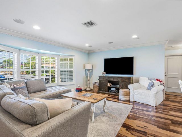 Дом в аренду по адресу 899 Barcelona Drive - фото 6593653