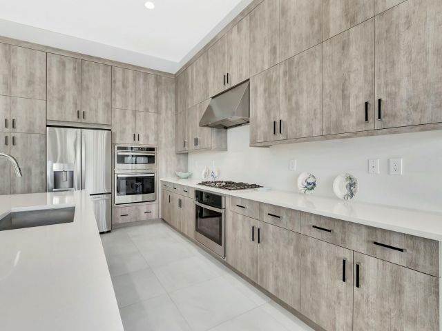 Продажа дома по адресу 8522 Ganton Drive - фото 6644637