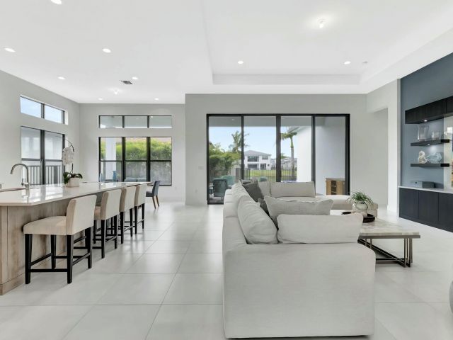 Продажа дома по адресу 8522 Ganton Drive - фото 6644646