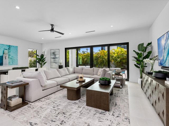 Продажа дома по адресу 698 Jeffery Street - фото 6593562