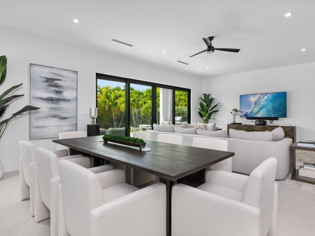 Продажа дома по адресу 698 Jeffery Street - фото 6593563