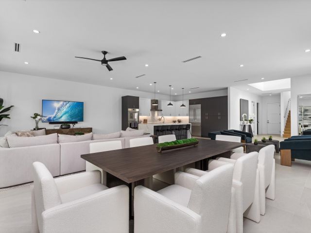 Продажа дома по адресу 698 Jeffery Street - фото 6593565