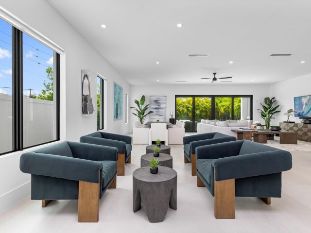 Продажа дома по адресу 698 Jeffery Street - фото 6593566