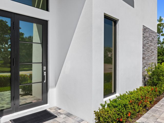 Продажа дома по адресу 698 Jeffery Street - фото 6593568