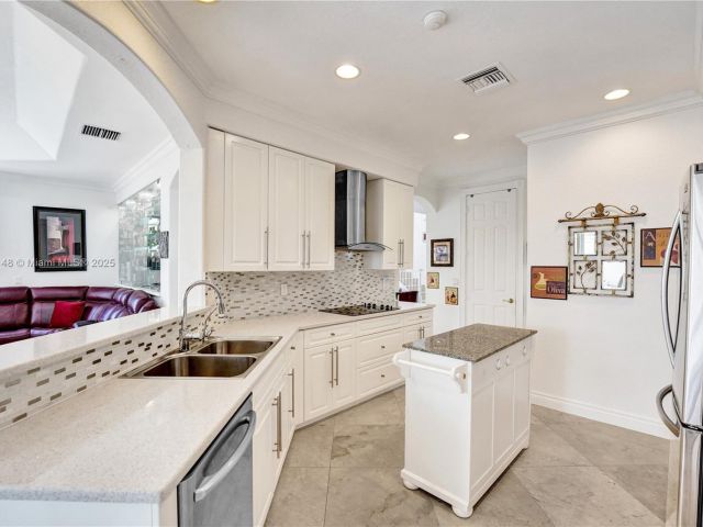 Дом в аренду по адресу 1468 Mariner Way - фото 6594413