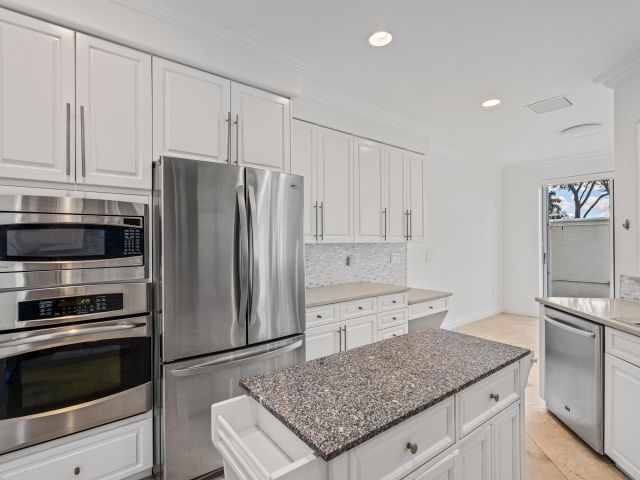 Дом в аренду по адресу 1468 Mariner Way - фото 6737257