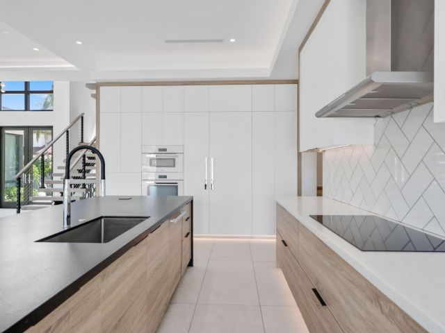 Продажа дома по адресу 933 Allamanda Drive - фото 6639854