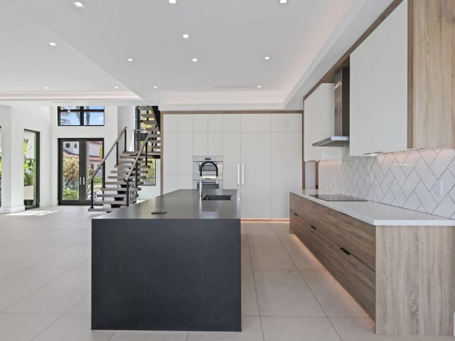 Продажа дома по адресу 933 Allamanda Drive - фото 6639855