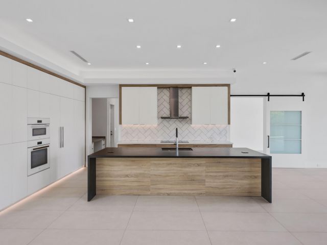 Продажа дома по адресу 933 Allamanda Drive - фото 6639857