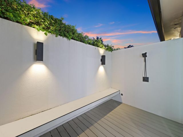 Продажа дома по адресу 933 Allamanda Drive - фото 6706799