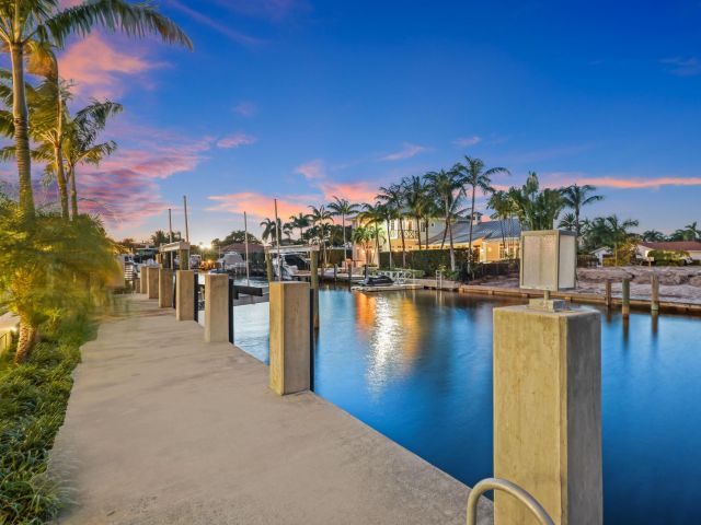 Продажа дома по адресу 933 Allamanda Drive - фото 6706800