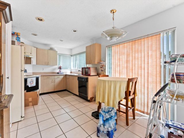 Продажа дома по адресу 10372 SW 9th Lane - фото 6576053