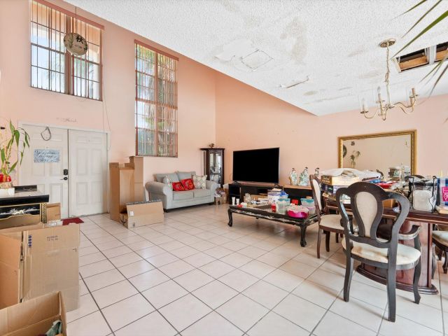 Продажа дома по адресу 10372 SW 9th Lane - фото 6576059