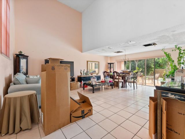 Продажа дома по адресу 10372 SW 9th Lane - фото 6576060