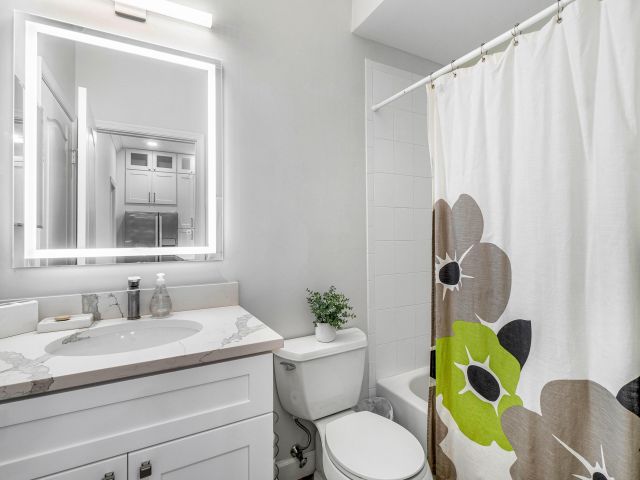 Дом в аренду по адресу 65 SE 5th Avenue B - фото 6594827