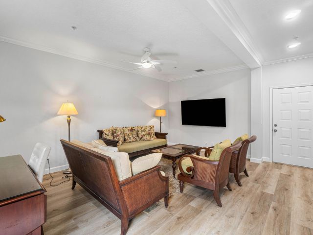 Дом в аренду по адресу 65 SE 5th Avenue B - фото 6594838