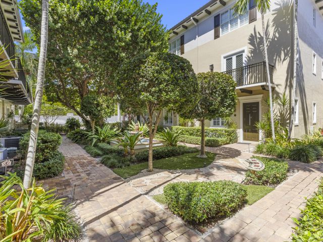 Дом в аренду по адресу 65 SE 5th Avenue B - фото 6594841