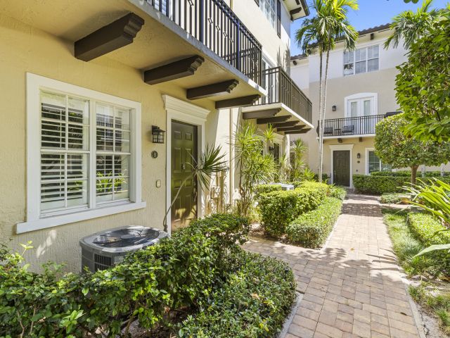 Дом в аренду по адресу 65 SE 5th Avenue B - фото 6594842