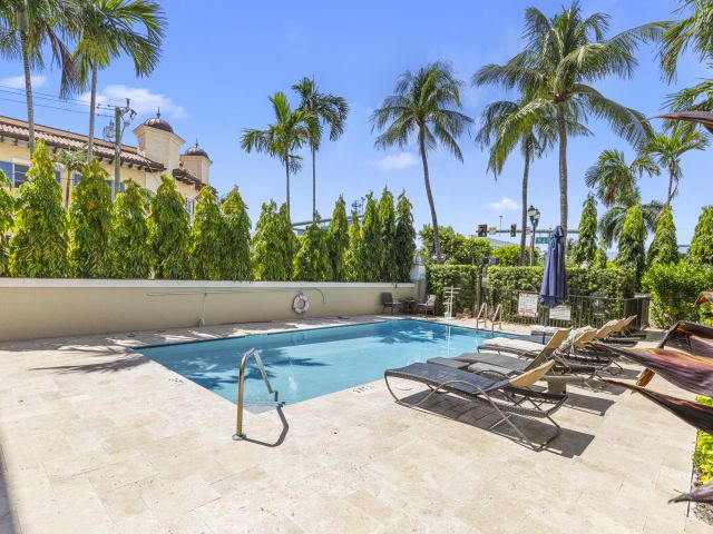 Дом в аренду по адресу 65 SE 5th Avenue B - фото 6594844