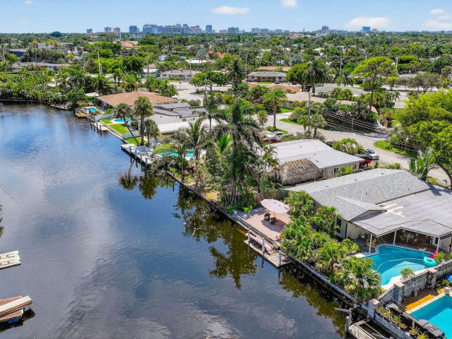 Продажа дома по адресу 2133 Coral Gardens Drive - фото 6575685