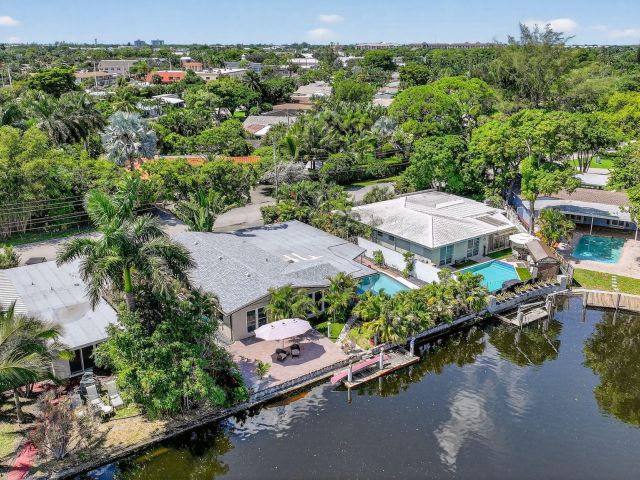 Продажа дома по адресу 2133 Coral Gardens Drive - фото 6575686