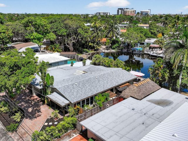 Продажа дома по адресу 2133 Coral Gardens Drive - фото 6575687