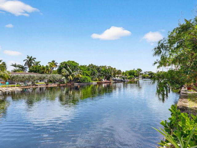 Продажа дома по адресу 2133 Coral Gardens Drive - фото 6575690