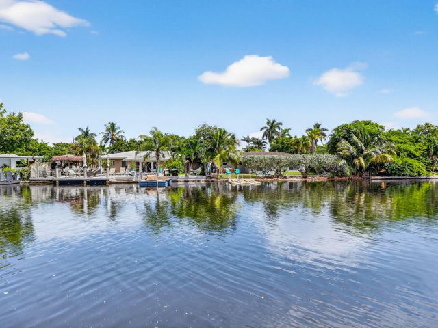 Продажа дома по адресу 2133 Coral Gardens Drive - фото 6575691