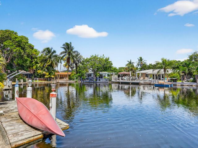 Продажа дома по адресу 2133 Coral Gardens Drive - фото 6575692