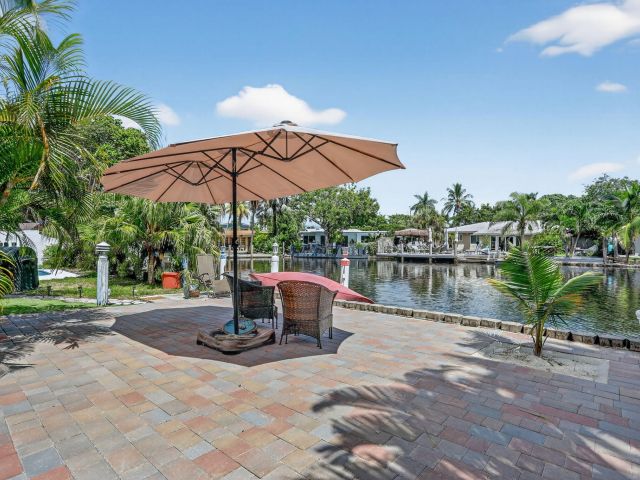 Продажа дома по адресу 2133 Coral Gardens Drive - фото 6575695