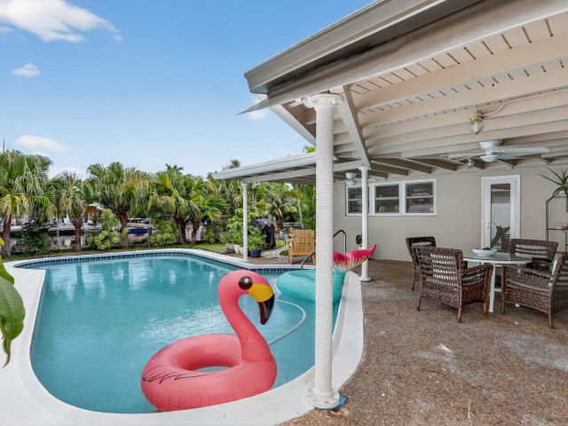 Продажа дома по адресу 2133 Coral Gardens Drive - фото 6575699