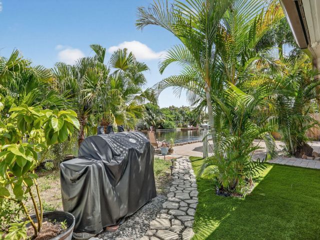 Продажа дома по адресу 2133 Coral Gardens Drive - фото 6575700