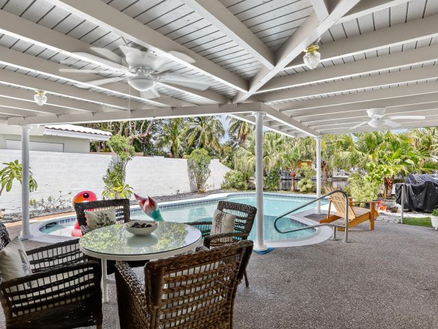 Продажа дома по адресу 2133 Coral Gardens Drive - фото 6575701