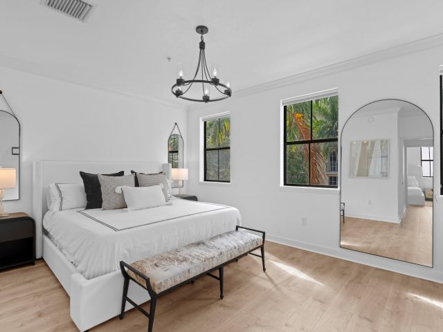 Дом в аренду по адресу 687 Hibiscus Street - фото 6592181