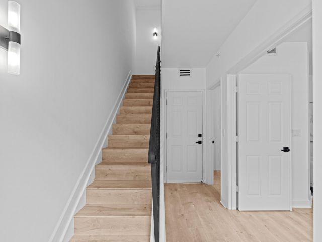 Дом в аренду по адресу 687 Hibiscus Street - фото 6592186