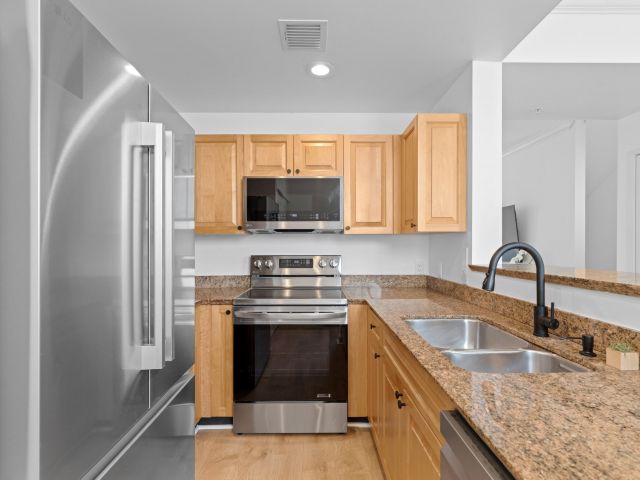 Дом в аренду по адресу 687 Hibiscus Street - фото 6592187