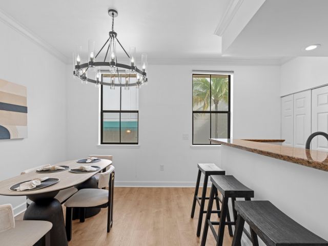 Дом в аренду по адресу 687 Hibiscus Street - фото 6592192