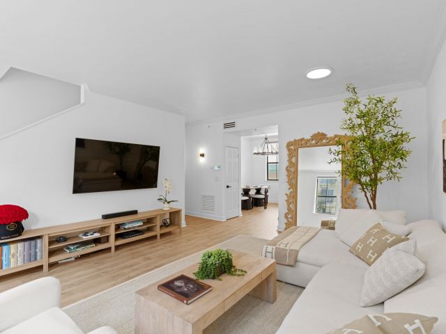 Дом в аренду по адресу 687 Hibiscus Street - фото 6592194