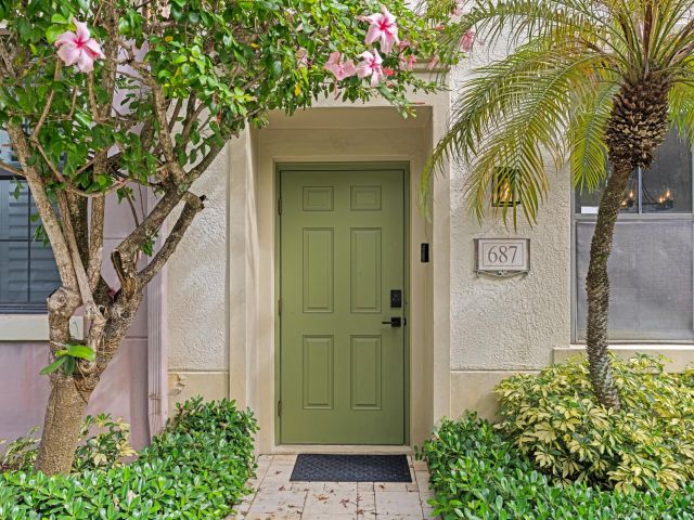 Дом в аренду по адресу 687 Hibiscus Street - фото 6592196