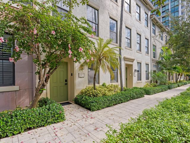 Дом в аренду по адресу 687 Hibiscus Street - фото 6592197